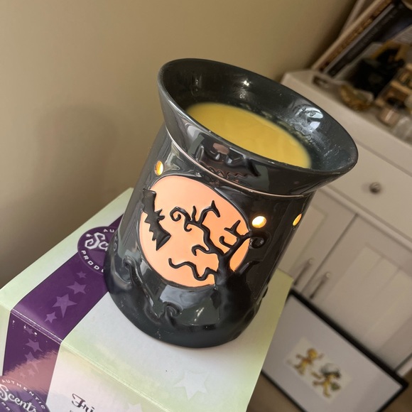 *retired* Scentsy Fright Night Warmer with Box - Picture 2 of 4